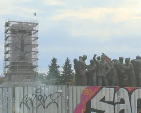 Държавата плаща още 270 000 евро за охраната на Паметника на съветската армия