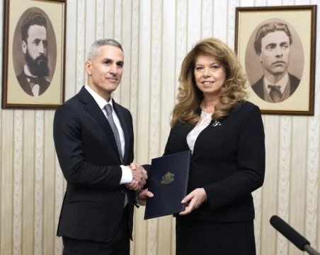 Йотова приема утре Андрей Гюров за разговори по съставяне на служебен кабинет