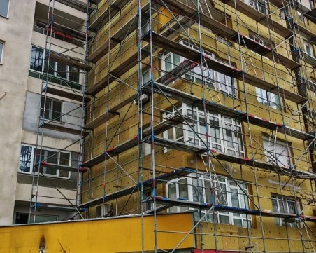 Зам.-кметът Хакъ Сакъбов на проверка и на блок № 190 в „Тракия