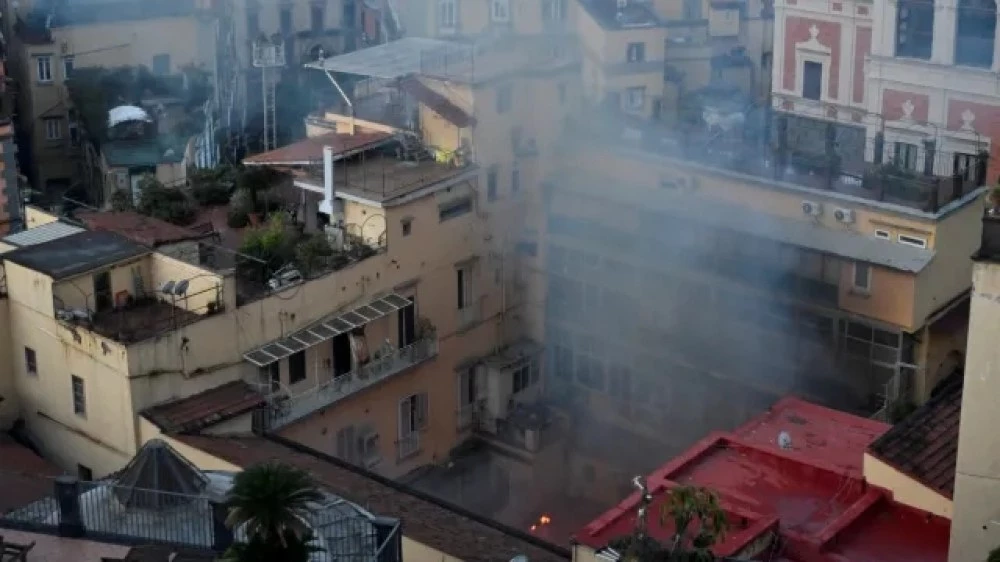 Огромен пожар унищожи исторически театър в центъра на Неапол