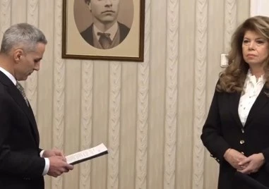 Андрей Гюров представи служебния кабинет -  Йотова го прие и ще издаде указ