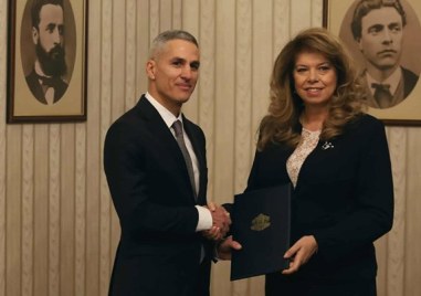 Андрей Гюров представи служебния кабинет -  Йотова го прие и ще издаде указ