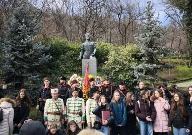 Пловдивчани се поклониха пред Левски - живата мяра за чест и завет за бъдещето