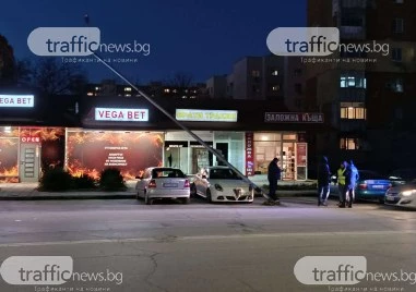 Стълб падна върху кола заради силния вятър в Тракия