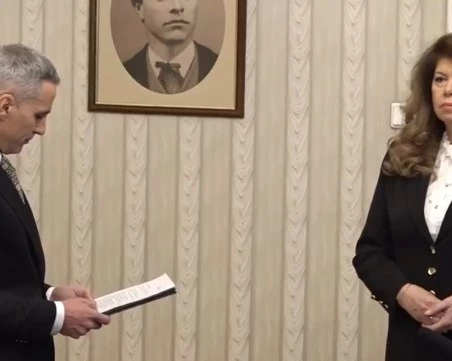Андрей Гюров представи служебния кабинет -  Йотова го прие и ще издаде указ