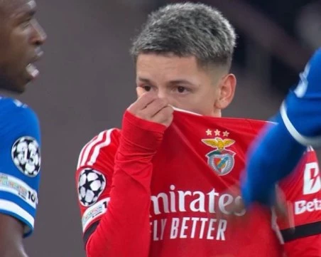 ФИФА се кани да наказва за говорене със закрита уста