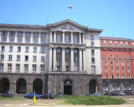 Кой кой е в служебния кабинет „Гюров”