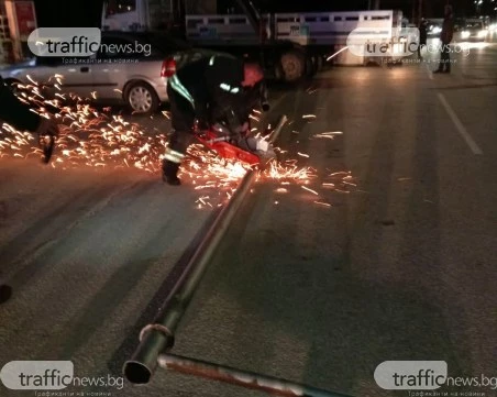 Премахнаха падналия стълб в Тракия