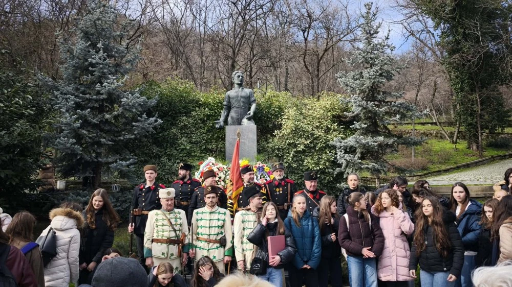 Пловдивчани се поклониха пред Левски - живата мяра за чест и завет за бъдещето