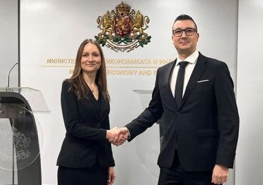 Новият служебен министър на икономиката и индустрията Ирина Щонова встъпи