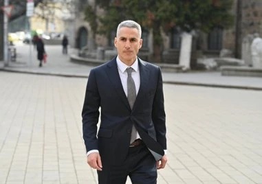 Служебният премиер Андрей Гюров и кабинетът му полагат  официално клетва в