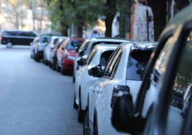 Нерегламентирано паркиране превърна улица в пловдивския район „Източен в капан