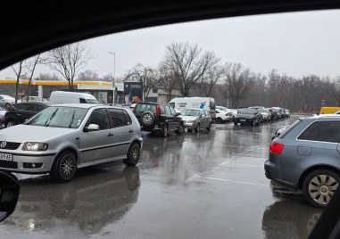 Нерегламентирано паркиране превърна улица в пловдивския район „Източен в капан