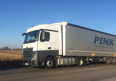 Полицията спря от движение камион на ПИМК – карал го чужденец без валидна книжка