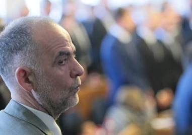 И Тома Белев коментира снимката която се разпространява онлайн заедно