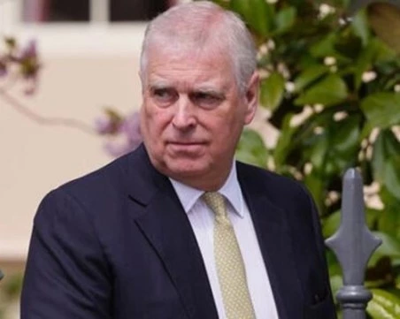 Бившият принц Андрю е в ареста, извършваха обиск в кралските имоти