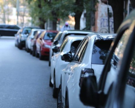 Нерегламентирано паркиране превърна улица в пловдивския район „Източен