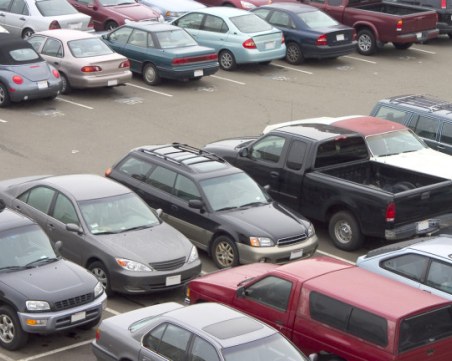 Нерегламентирано паркиране превърна улица в пловдивския район „Източен