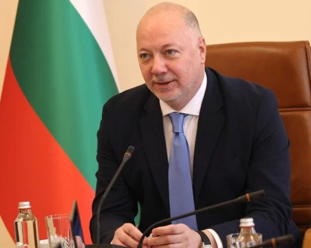 Росен Желязков е освободил всичките си заместник-министри