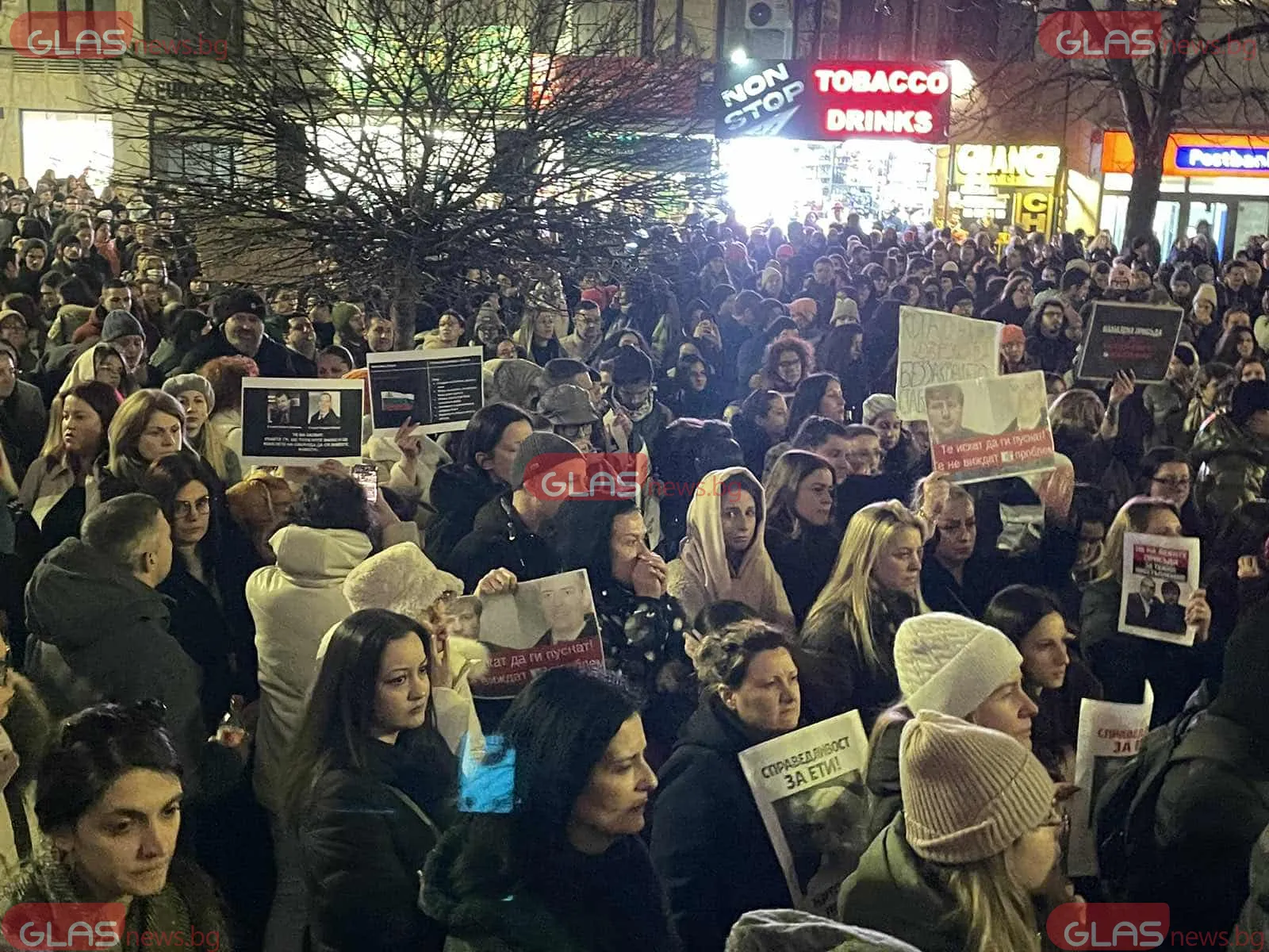 Близки на Евгения, чието тяло беше открито в куфар, се събраха на протест в София