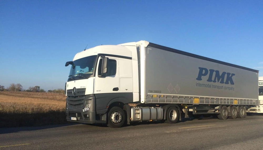 Полицията спря от движение камион на ПИМК – карал го чужденец без валидна книжка