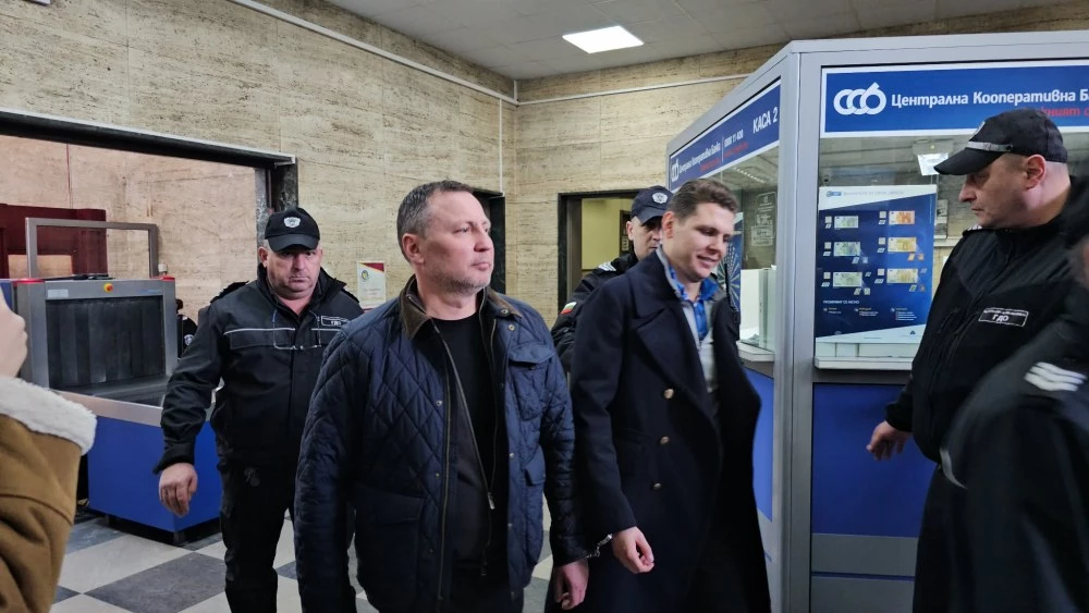 Украинците, произвеждали платки за бойни дронове, остават в ареста