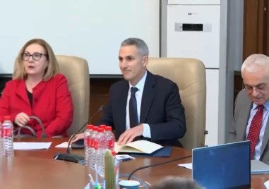 Започна среща на служебния министър председател Андрей Гюров с ръководството