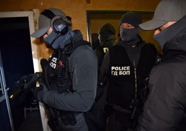 Трима мъже са арестувани за сексуална експлоатация при спецоперация на Главна