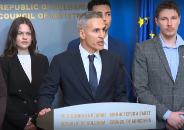 Гюров след среща със студенти, участвали в масовите протести: Гледаме в много посоки заедно