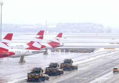 Заради силен снеговалеж затвориха летището във Виена