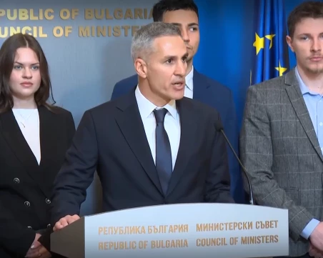 Гюров след среща със студенти, участвали в масовите протести: Гледаме в много посоки заедно