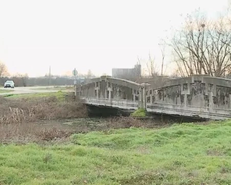 Опасно тесен път между Пловдив и Хисаря застрашава шофьори