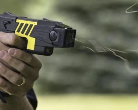 Пловдивски полицаи жалят заповед на директора, която изисква да се самопрострелват с тейзър при обучение