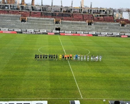 Вижте стартовите състави на Локо и Спартак Варна