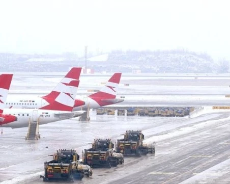Заради силен снеговалеж затвориха летището във Виена
