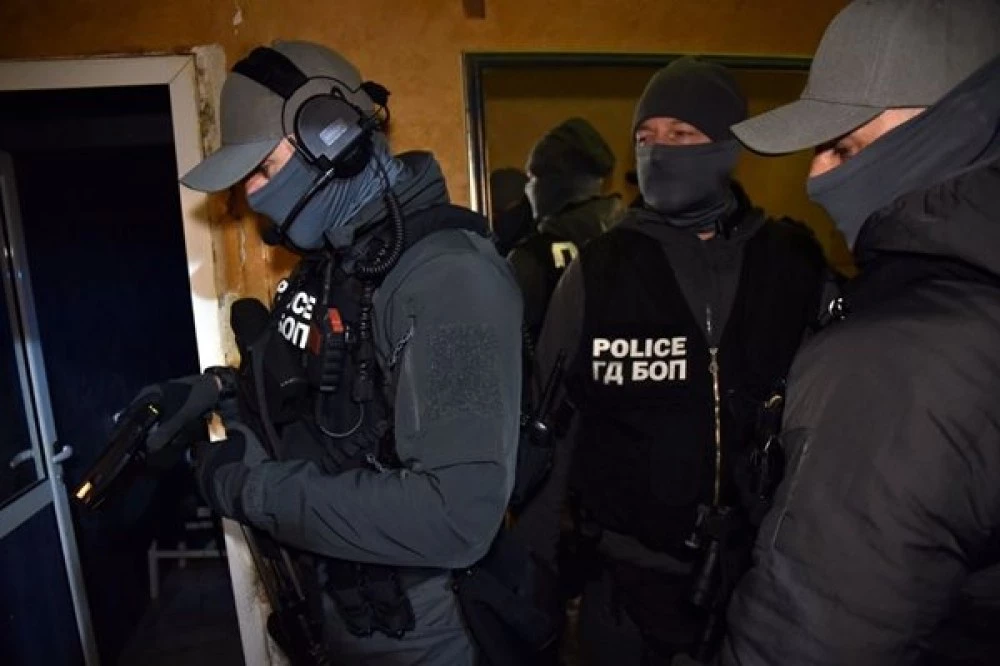 ГДБОП арестува трима мъже за трафик на хора и сексуална експлоатация в София