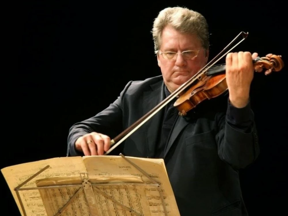 Общински съветници от всички групи в местния парламент предлагат Мичо