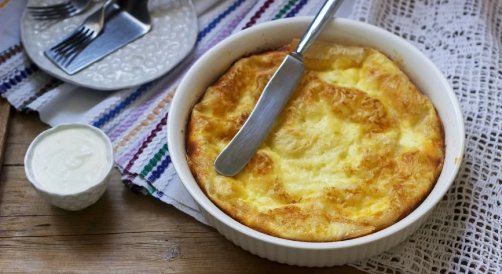 Рецепта за млечна баница с домашни кори