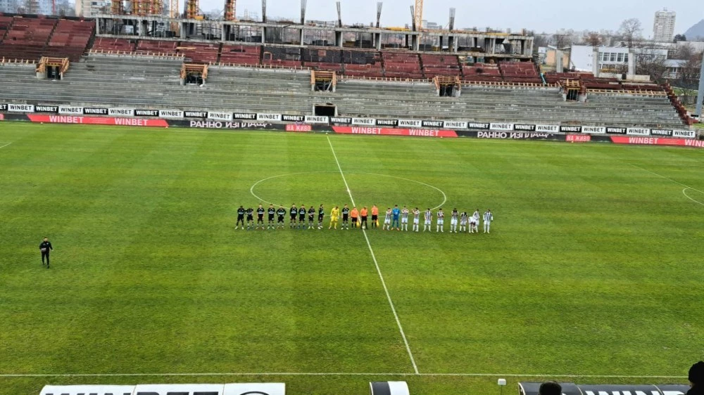 Вижте стартовите състави на Локо и Спартак Варна