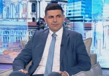 Това правителство е на Андрей Гюров и като служебен премиер