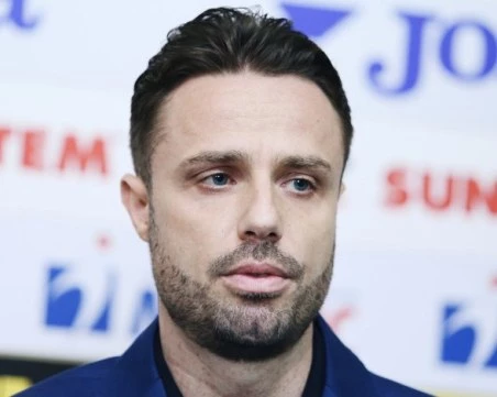 Любимец 13 слиза от голямата сцена със зрелищно шоу