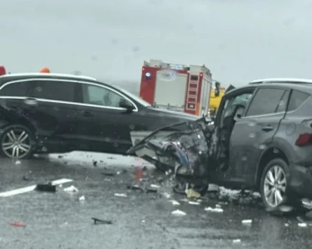 „Разхвърчаха се железа