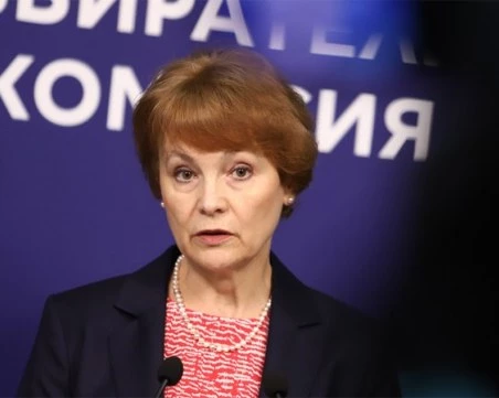 Росица Матева: ЦИК настоява за стандартизирани паравани за гласуване във всички секции