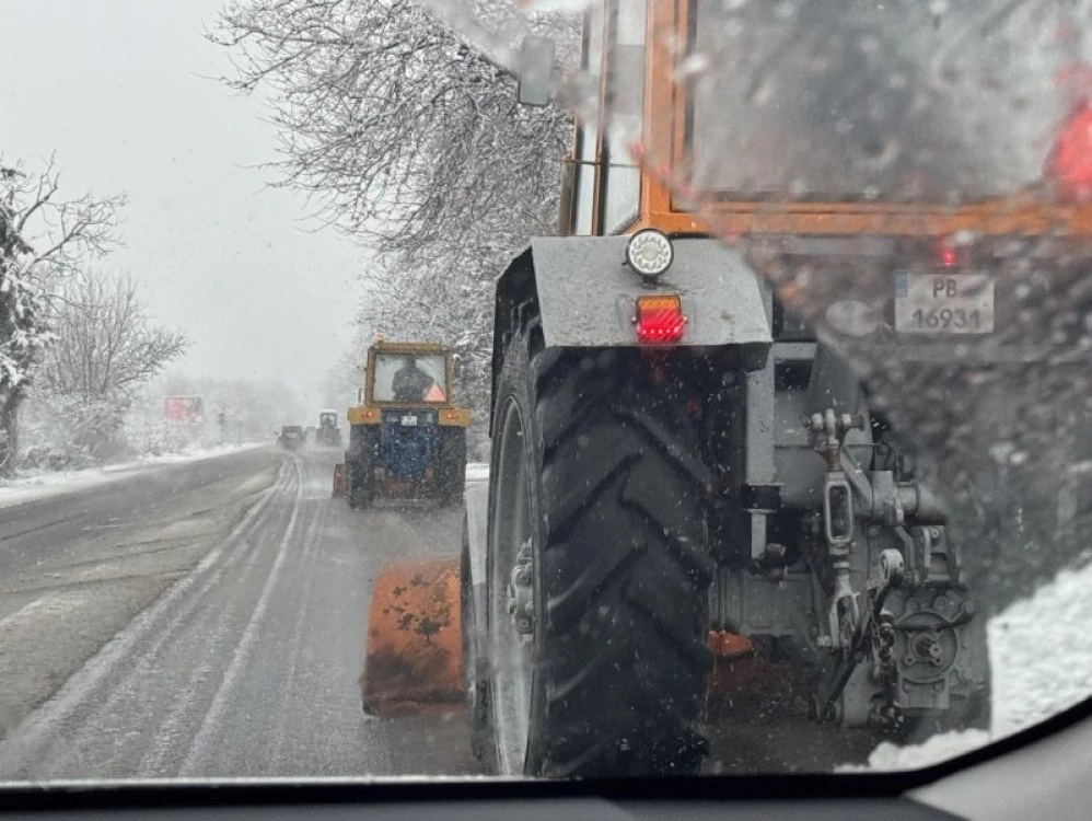 АПИ: 260 снегорина обработват републиканските пътища