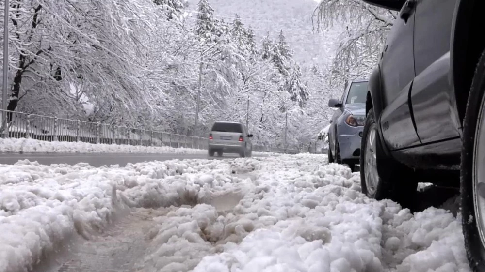 Снегорин и кола катастрофираха на пътя София-Варна ВИДЕО