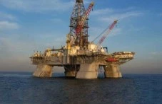 На този ден: Пусната е на вода ултрадълбоководната нефтена платформа Дийпуотър Хърайзън