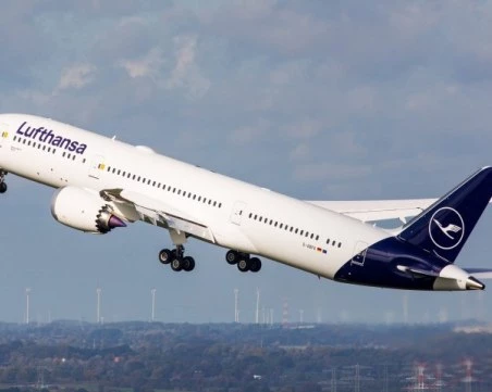 123-ма пътници останаха заключени в самолет в Мюнхен за цяла нощ