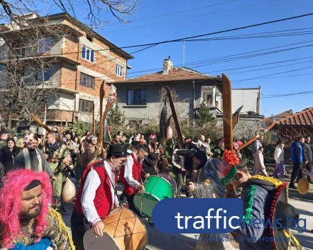 Кукери превзеха Коматево! Гонят злите сили, приветстват пролетта