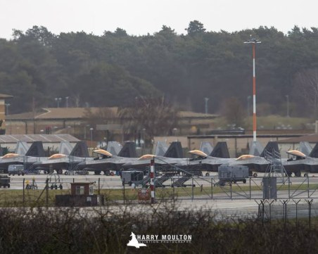 Най-мощната техника на ВВС на САЩ е разположена в база на Крит заради ескалацията с Иран