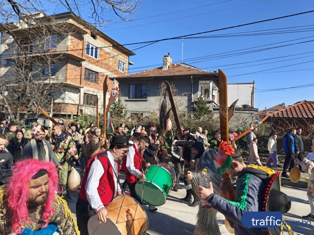 Кукери превзеха Коматево! Гонят злите сили, приветстват пролетта